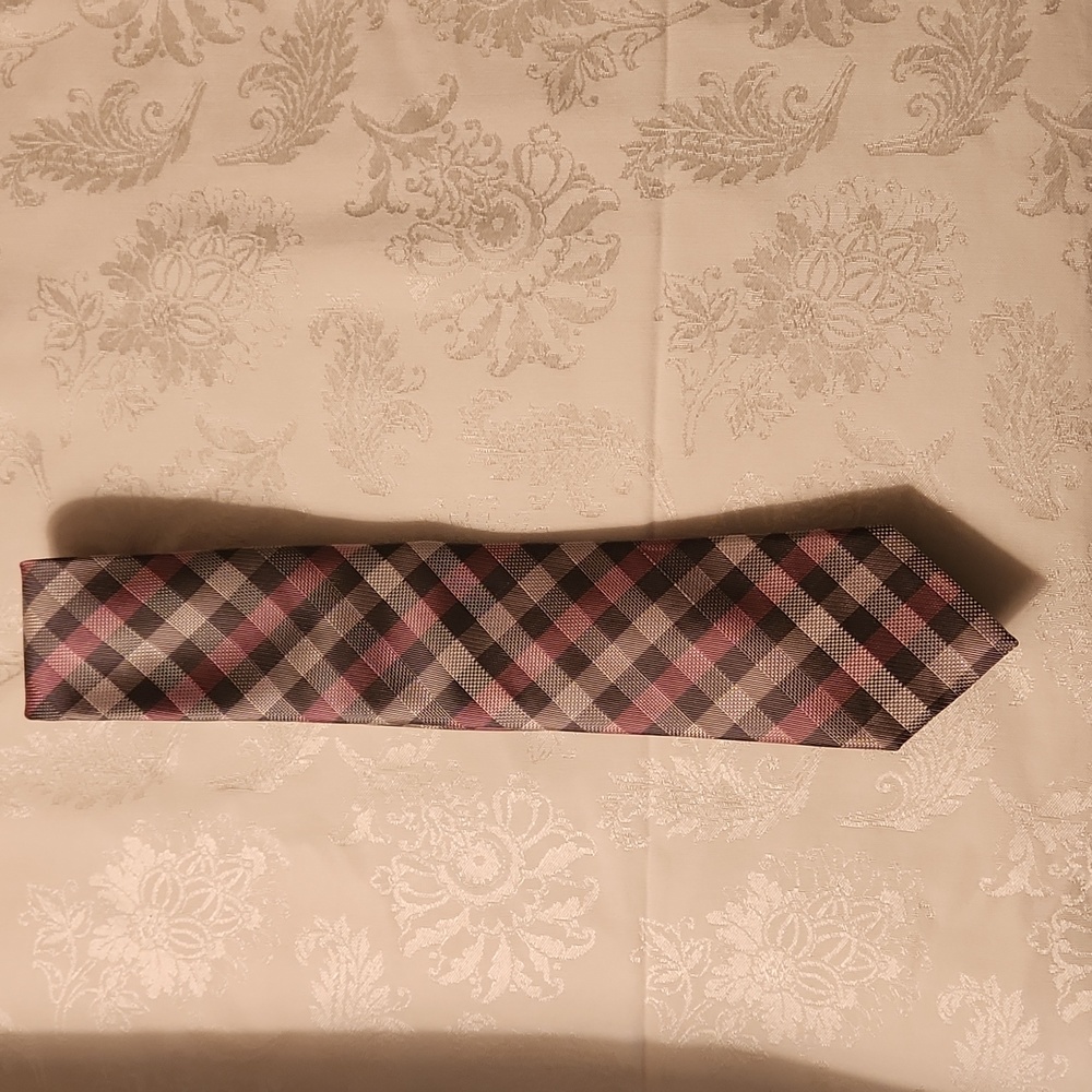 NEW.  MICHAEL KORS MEN'S NECK TIE.   PINK, GRAY & WHITE.  NWOT